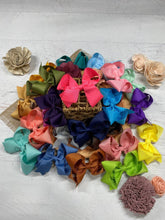 Load image into Gallery viewer, 4.5" Classic Scalloped Hair Bow | Clip or Headband